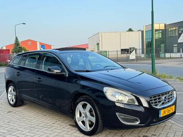 Volvo V60 1.6 T3 R-Design Vol Optie/Dak/Trekhaak/ beschikbaar voor biedingen