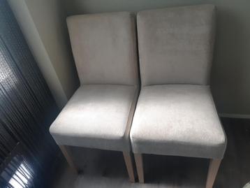 Eetkamerstoelen beige 2 stuks beschikbaar voor biedingen