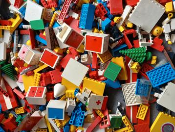 3,3 kilo oude Lego,  van alles wat  beschikbaar voor biedingen
