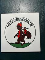 Tegeltje 113 Algbevodncie Koninklijke Landmacht, Verzamelen, Militaria | Algemeen, Verzenden, Landmacht, Nederland, Embleem of Badge