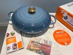 Nieuwe Le Creuset Campagnard 30 cm Chambray Bleu in doos, Gietijzer, Nieuw, Ophalen of Verzenden, Keramische plaat