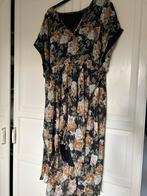 Vrolijke jurk, Ophalen of Verzenden, Zo goed als nieuw, Maat 46/48 (XL) of groter, Onder de knie