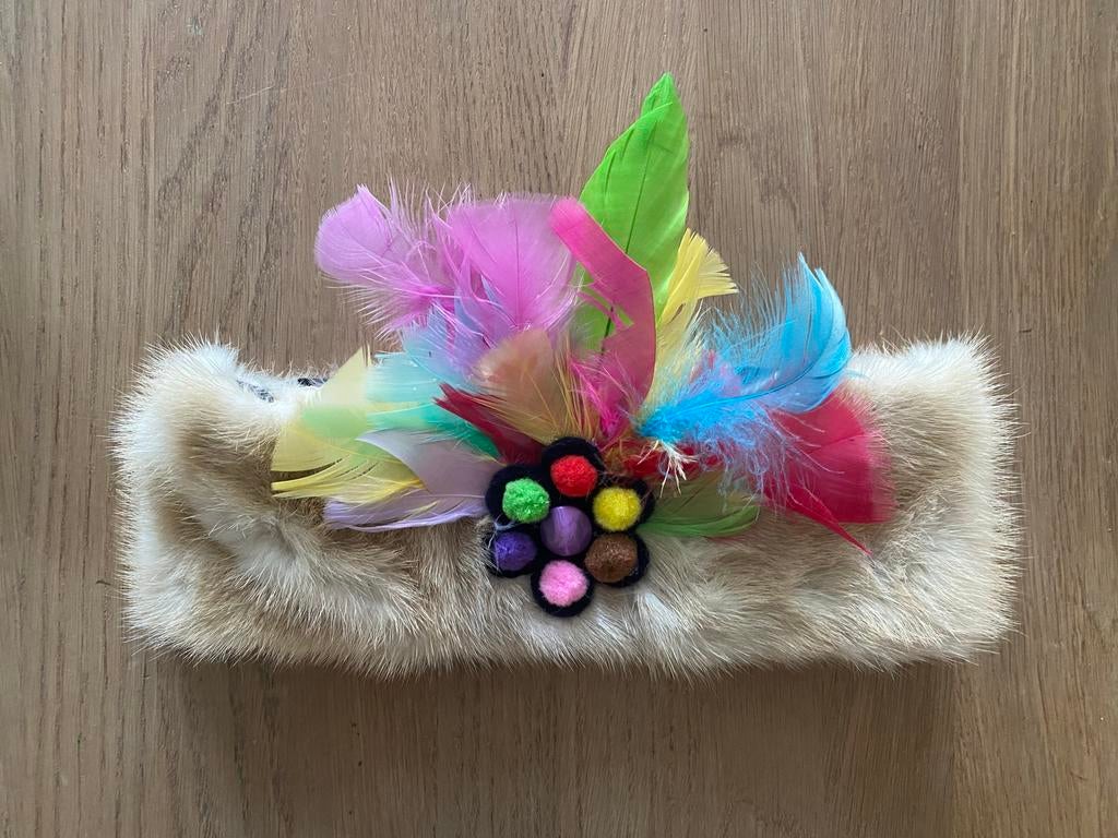 Nieuwe bont haarband met veren - Carnaval, Ophalen of Verzenden, Nieuw, Carnaval, Accessoires