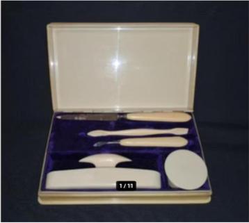 Art deco Bakelite Nail Manicure Pedicure Vanity Box Set. 10 beschikbaar voor biedingen