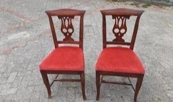 Antieke oude houten stoelen  beschikbaar voor biedingen