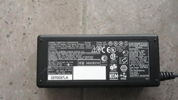 Laptop voedingen adapters opladers 1, Computers en Software, Laptop-opladers, Zo goed als nieuw, Ophalen of Verzenden