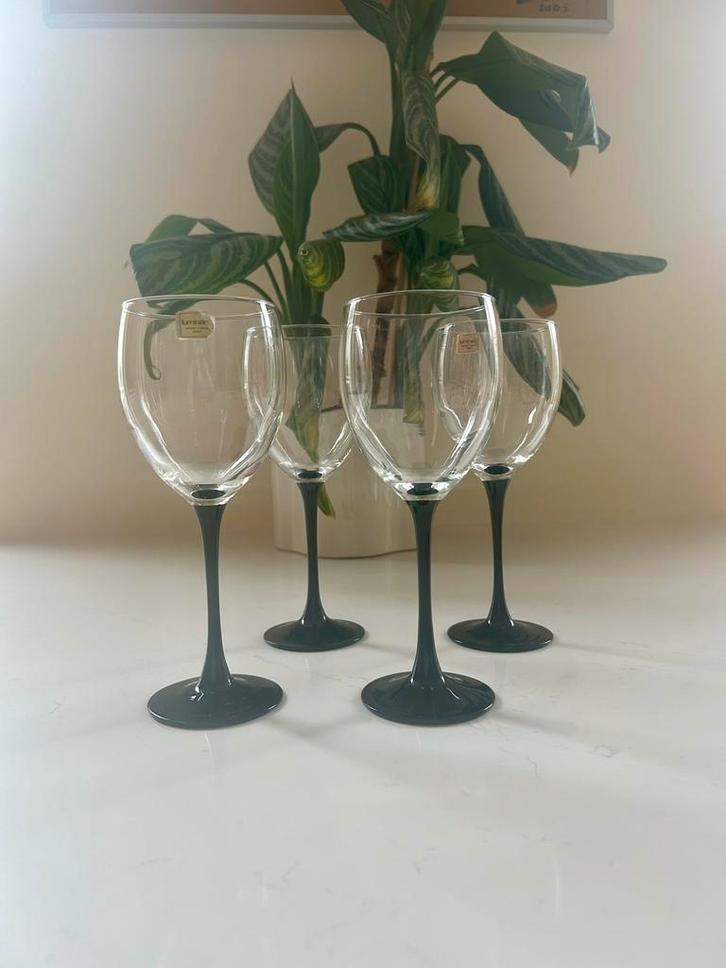 4 vintage rode wijnglazen Luminarc domino. Nieuwstaat, Verzamelen, Glas en Borrelglaasjes, Zo goed als nieuw, Overige typen, Ophalen of Verzenden