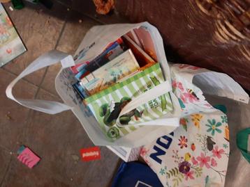 Tas met boeken beschikbaar voor biedingen