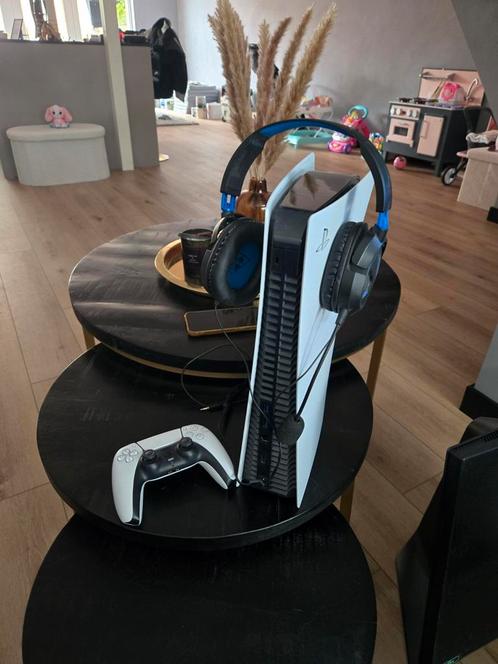 Ps5 disc versie met Headset en controller en call of duty, Spelcomputers en Games, Games | Sony PlayStation 5, Zo goed als nieuw