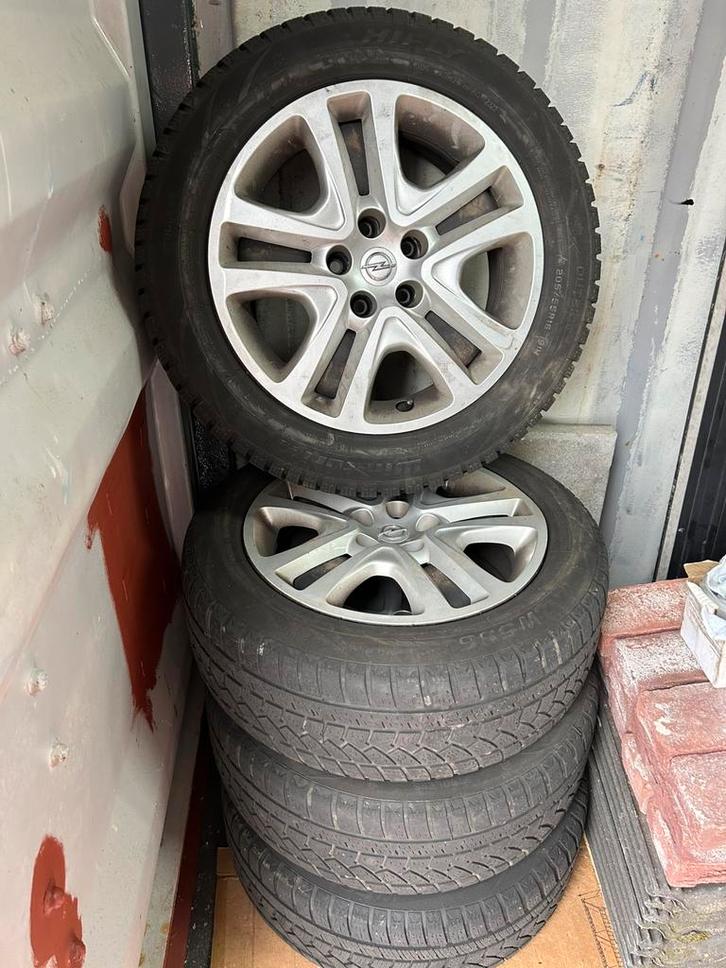 Winterbandenset inclusuef velgen en wieldoppen, Auto diversen, Auto-accessoires, Gebruikt, Ophalen