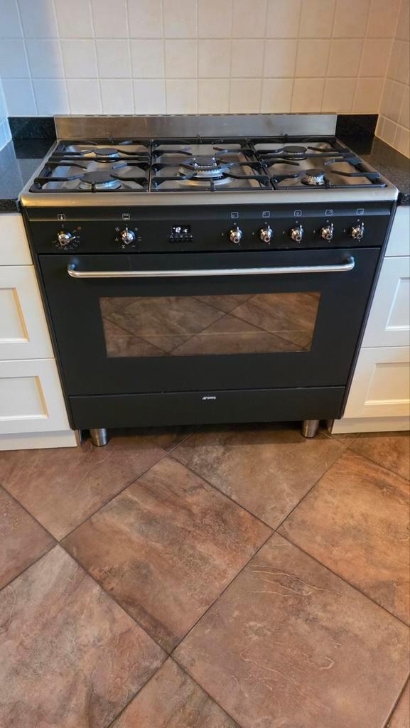 Gas fornuis Smeg, Witgoed en Apparatuur, Fornuizen, Gebruikt, Vrijstaand, Gas, 5 kookzones of meer, 90 tot 95 cm, 60 cm of meer