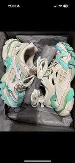 Balenciaga Track2 mint groen ~ size 36, Kleding | Dames, Schoenen, Balenciaga, Ophalen of Verzenden, Sneakers of Gympen, Gedragen