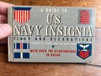 WO2 Amerikaans Navy Insignia Book medailles emblemen USMC, Verzamelen, Ophalen of Verzenden, Marine, Nederland, Embleem of Badge