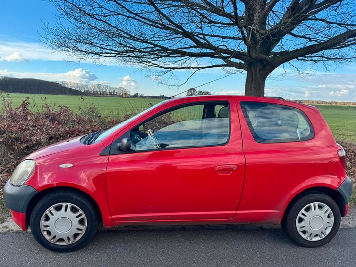 Toyota Yaris 1.0 16V Vvti 3DR 2001 Rood ( APK TOT 2024 ), Auto's, Toyota, Bedrijf, Yaris, Benzine, Euro 6, B, Hatchback, Handgeschakeld
