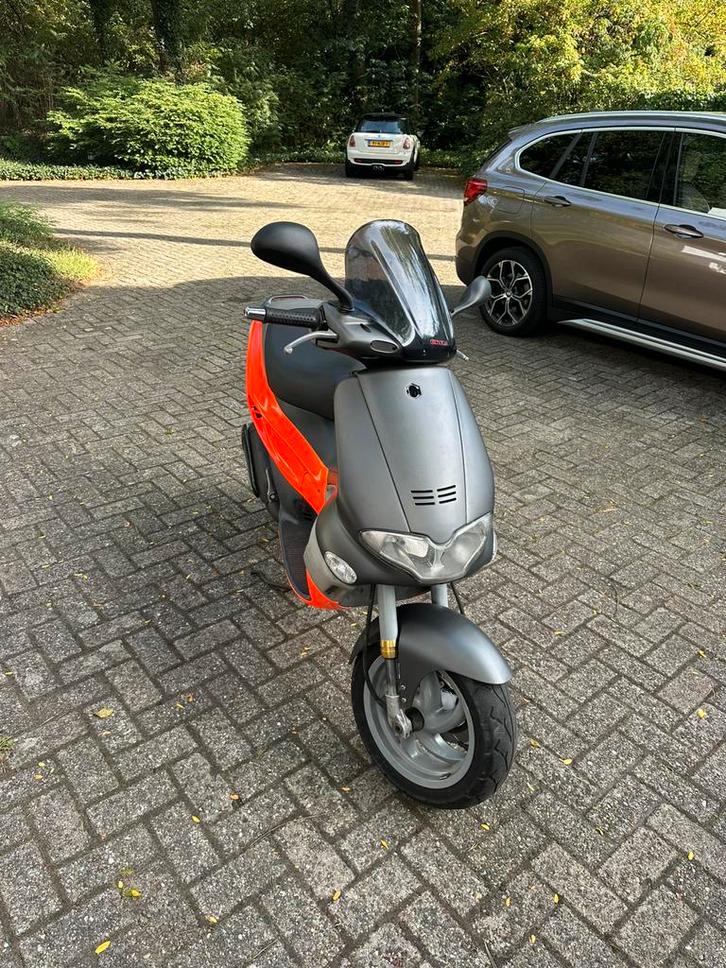 Gilera runner 125cc fluo rosso, Fietsen en Brommers, Scooters | Piaggio, Gebruikt, Overige modellen, Maximaal 45 km/u, Tweetakt