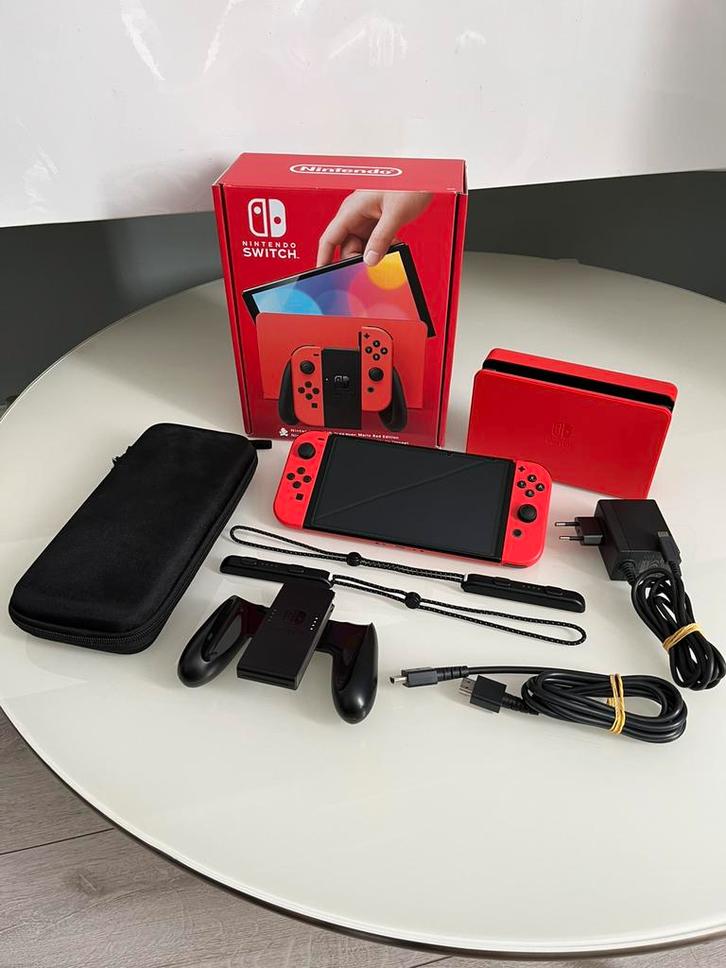 Nintendo Switch Oled Mario Red Edition - Nieuwstaat, Spelcomputers en Games, Spelcomputers | Nintendo Switch, Zo goed als nieuw