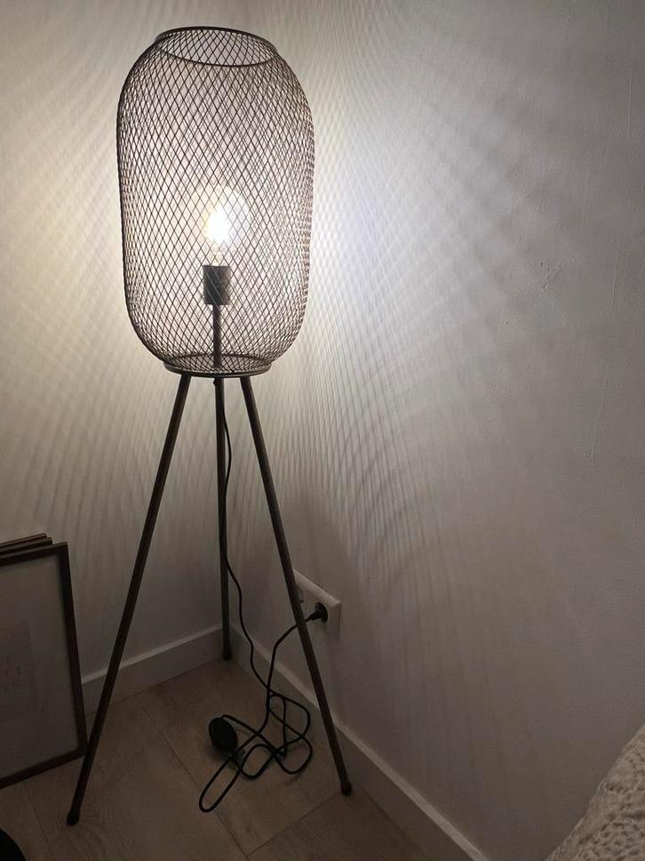 Bronzen Staande Lamp met Lichtbol, Huis en Inrichting, Lampen | Vloerlampen, Gebruikt, 100 tot 150 cm, Metaal, Ophalen of Verzenden
