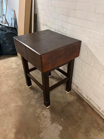 Houten hakblok / bijzettafel beschikbaar voor biedingen