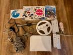 Wii, 4 controllers, nunchuck, stuurtje, 4 spellen, Spelcomputers en Games, Ophalen of Verzenden, Gebruikt, Met 3 controllers of meer