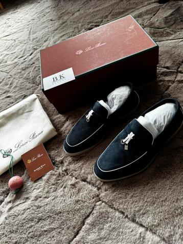 ≥ Loro Piana Summer Walks navy blue dames DIRECT LEVERBAAR