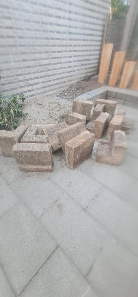 Betonblokken voor Bloembak., Tuin en Terras, Bloembakken en Plantenbakken, Gebruikt, Balkon, Tuin, Minder dan 30 cm, Minder dan 60 cm