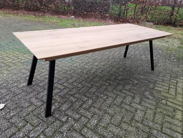 nieuw massief eiken design eettafel maat 240x101  beschikbaar voor biedingen