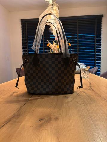 Luxe tas beschikbaar voor biedingen