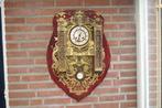 Alour   Uitgezaagde wandklok, Verzenden