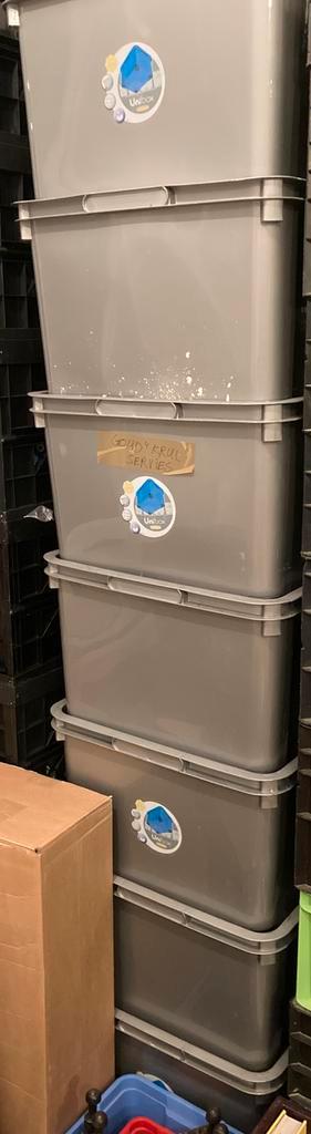 7 grote plastic stapelkratten bakken te koop stapel, grijs, Doe-het-zelf en Verbouw, Kratten en Dozen, Gebruikt, Bak of Kist, Minder dan 35 cm