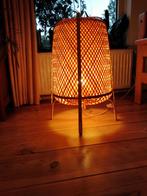 Staande bamboe lamp IKEA Knixhult geeft warm licht, H 66 cm, Ophalen, Zo goed als nieuw, Rond, 50 cm of meer