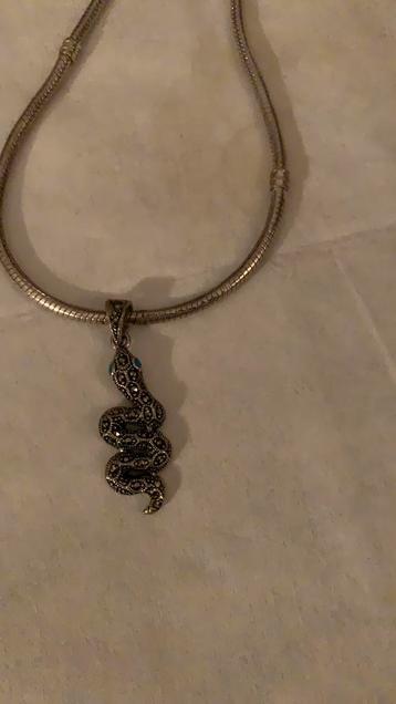 Zilver slangen ketting hanger, ookbellen en ring, zwaar beschikbaar voor biedingen