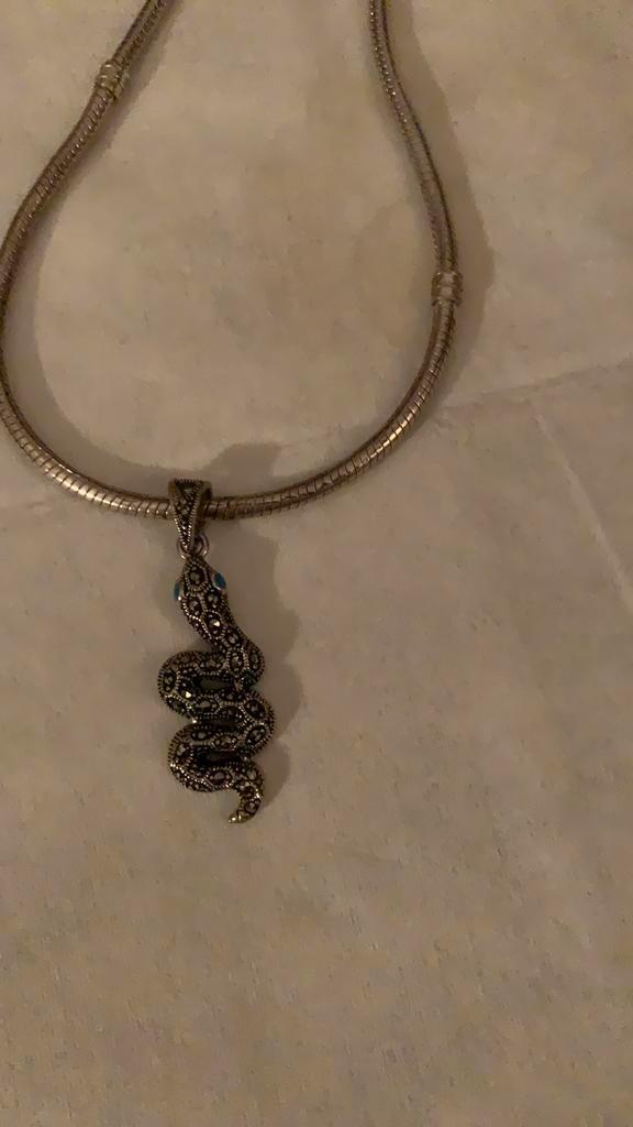 Zilver slangen ketting hanger, ookbellen en ring, zwaar, Sieraden, Tassen en Uiterlijk, Kettingen, Zo goed als nieuw, Zilver, Ophalen of Verzenden