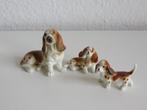 3 porseleinen beeldjes hondjes, bassethounds uit jaren '70, Verzamelen, Beelden en Beeldjes, Ophalen of Verzenden, Dier, Zo goed als nieuw