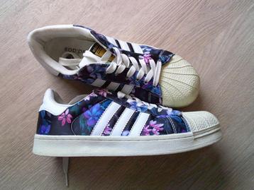 ADIDAS superstar bloemen sneakers gympen 40 beschikbaar voor biedingen