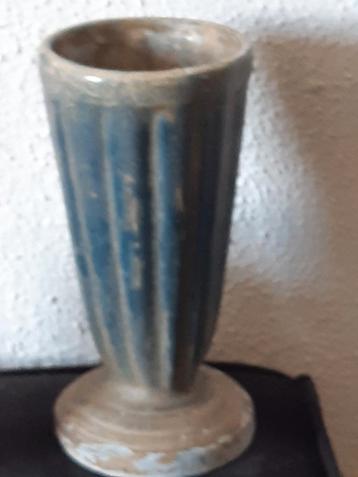Oud (tuin)vaas ,gietijzer laagje emaille?, stoer brocante beschikbaar voor biedingen