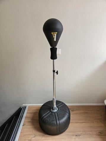 Staande boxbal. In hoogte verstelbaar. Nog erg netjes! beschikbaar voor biedingen