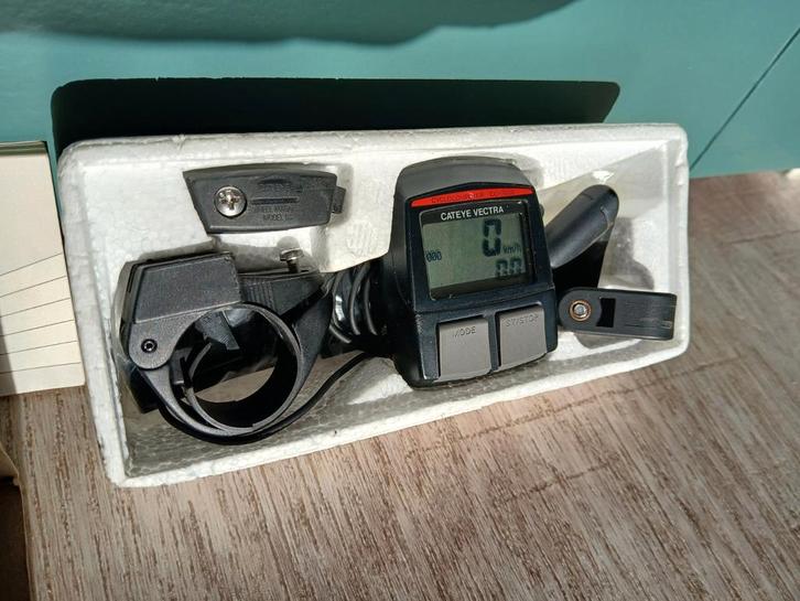 Cateye Vectra CC-7000 Fietscomputer - met nieuwe batterij, Fietsen en Brommers, Fietsaccessoires | Fietscomputers, Zo goed als nieuw