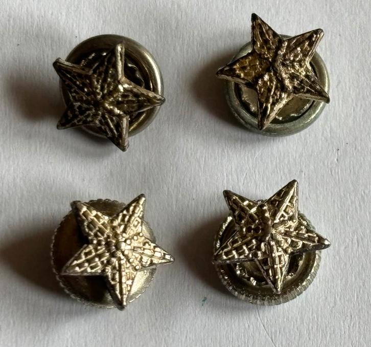 Set uniform sterren met schroefsluiting (militaria), Verzamelen, Militaria | Algemeen, Nederland, Ophalen of Verzenden