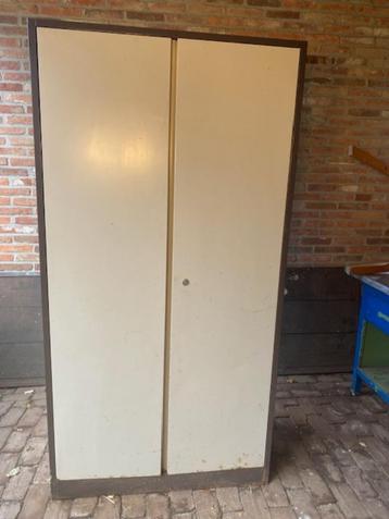 Goede degelijke diepe archiefkast, werkplaatskast,  beschikbaar voor biedingen