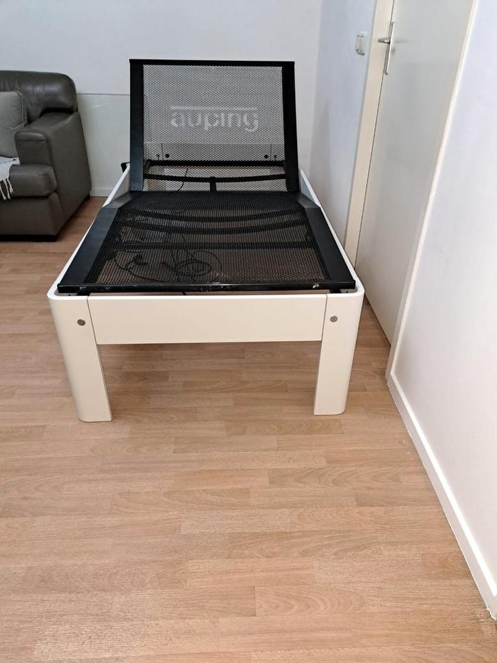 Auping bed met elektrische spiraal, Huis en Inrichting, Slaapkamer | Bedden, Zo goed als nieuw, Eenpersoons, 90 cm, 200 cm, Hout