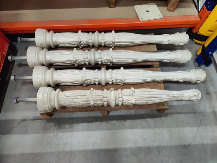 4 gietijzeren baluster / hekwerk poten, Doe-het-zelf en Verbouw, IJzerwaren en Bevestigingsmiddelen, Nieuw, Overige typen, 100 tot 250 mm