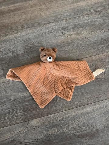 Tutdoekje met beertje beschikbaar voor biedingen