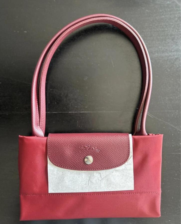 Longchamp L Grenade, Sieraden, Tassen en Uiterlijk, Tassen | Damestassen, Zo goed als nieuw, Handtas, Rood, Verzenden