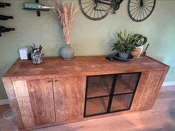 Bruut Plus dressoir kast. Teakhout beschikbaar voor biedingen