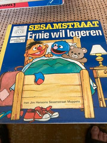 Sesamstraat Ernie wil logeren, hard kartonnen boekje beschikbaar voor biedingen