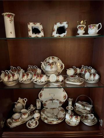 Royal Albert Old Country Roses Servies beschikbaar voor biedingen