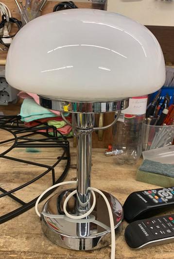Lamp art deco Bauhaus stijl tafellamp goede staat. beschikbaar voor biedingen