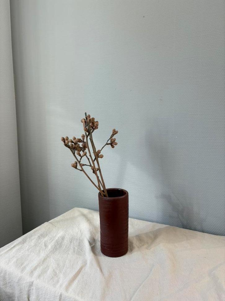 Vintage terrakleurige tube ribbel vaas h15cm, Huis en Inrichting, Woonaccessoires | Vazen, Zo goed als nieuw, Overige kleuren