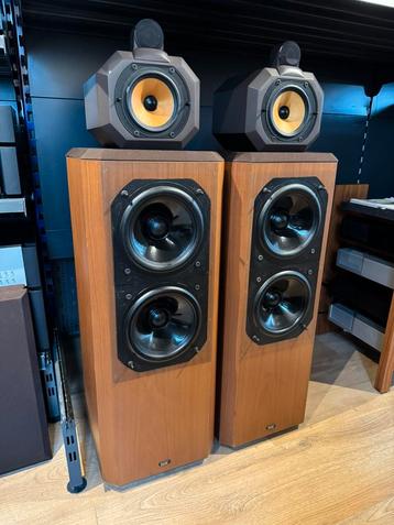 Mooie B&W 802 Series 80 Luidsprekers Walnoot beschikbaar voor biedingen