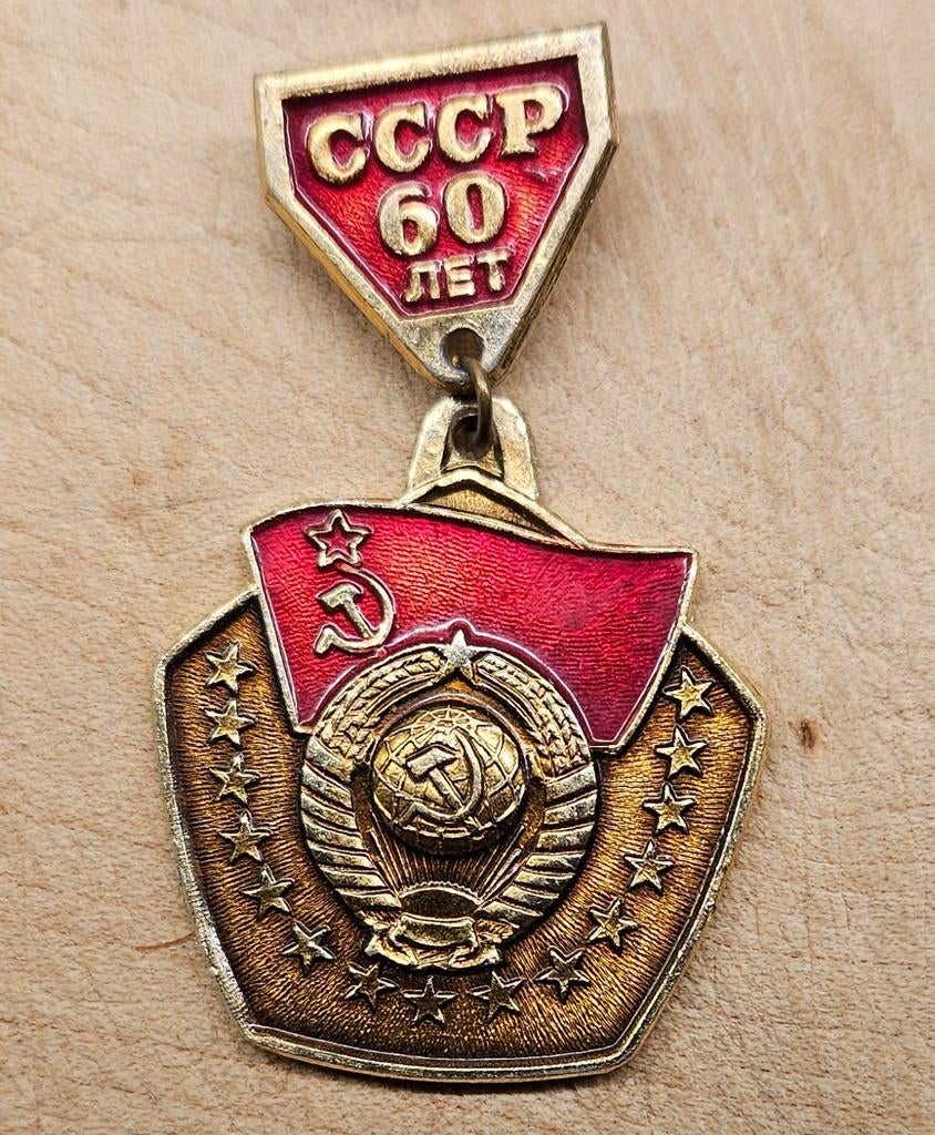 Vintage Russische Vlag Badge CCCP 60 Jaar, Ophalen of Verzenden, Overige soorten, Azië, Embleem of Badge